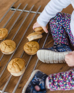 Мафини за бебе со јаболко и морков | Мафини за бебе со јаболко и морков