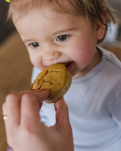 Мафини за бебе со јаболко и морков | Мафини за бебе со јаболко и морков