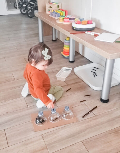 Активност за тодлери со пластични шишиња